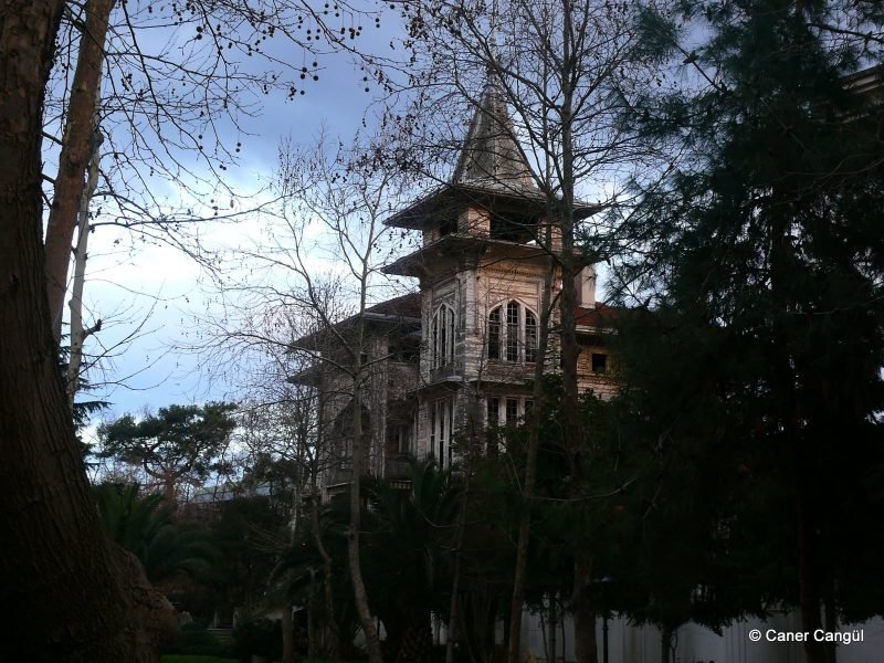 Cemil Topuzlu Köşkü