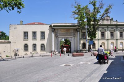 İstanbul Müftülüğü Anıtsal Kapısı