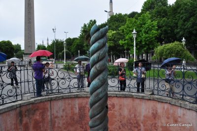 Yılanlı Sütun