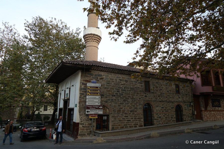 Üç Kurnalı Camii